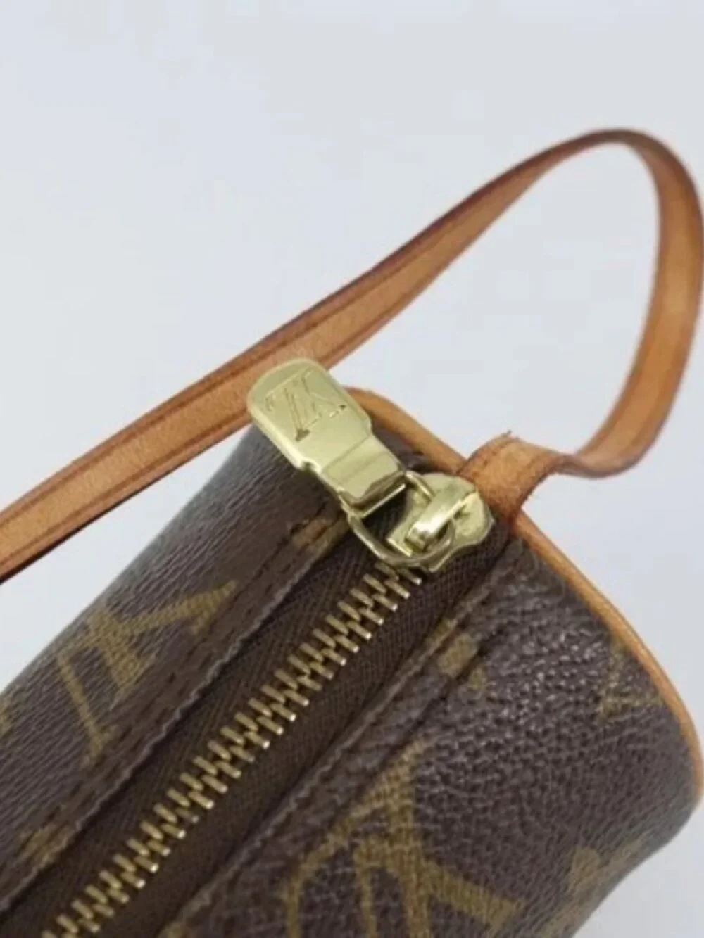 LOUIS VUITTON Monogram Papillon Pouch LV Auth - Picture 9 of 16